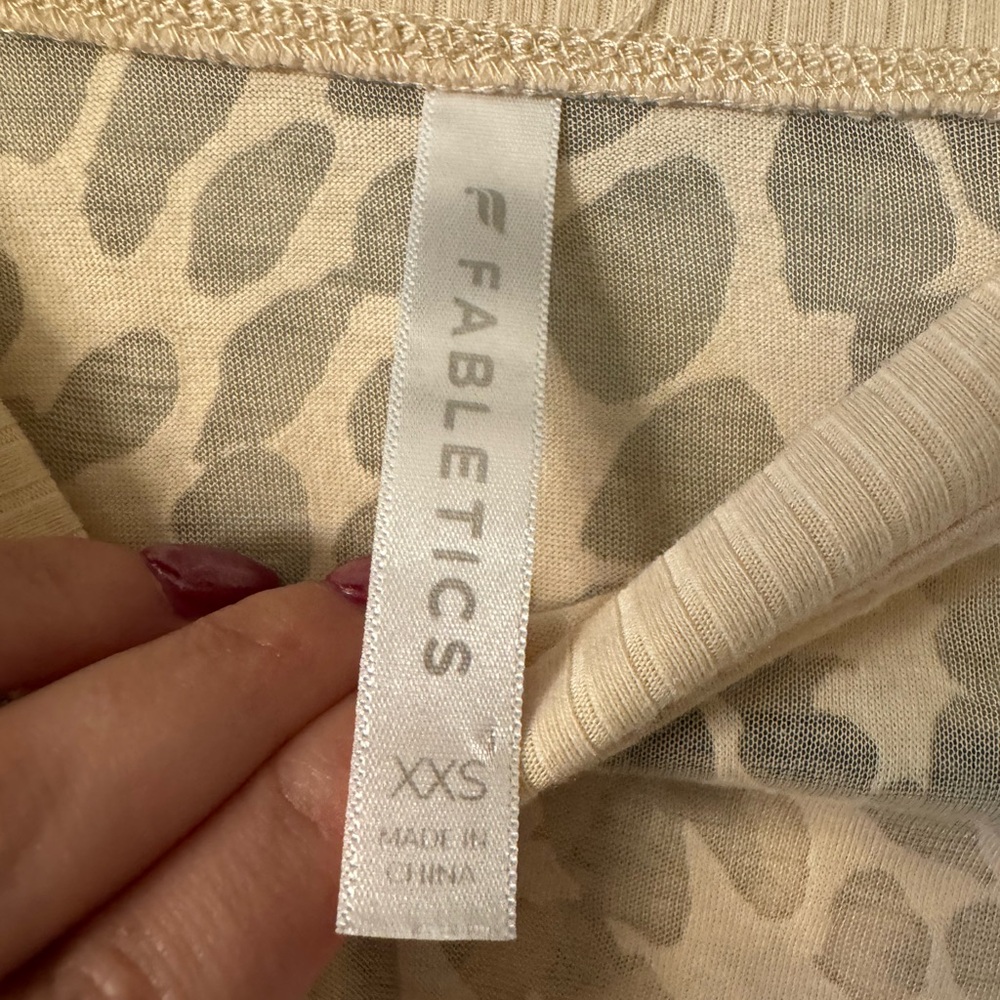 Fabletics Long Sleeve - Picture 4 of 5